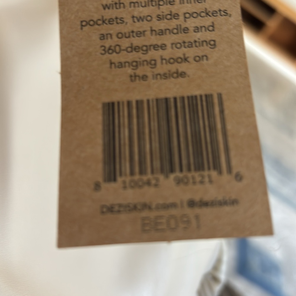 Dezi Travel Accessories/Makeup hanging Cream Textured Handbag - Picture 5 of 5